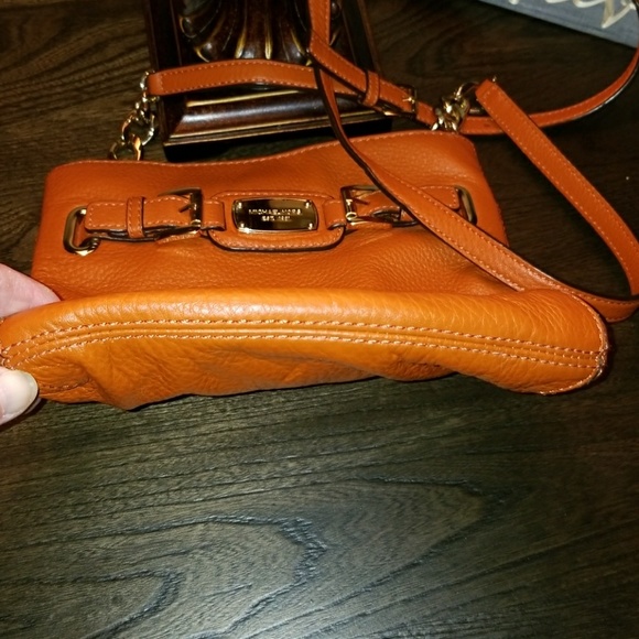 Michael Kors Crossbody Wallet Set - Picture 6 of 8
